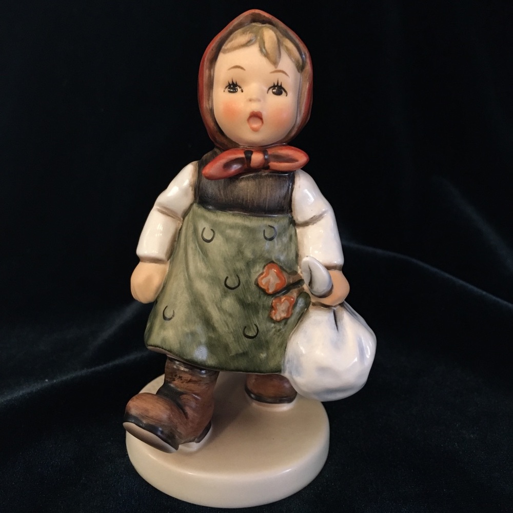 Hummel Figurine “Grandma’s Girl”